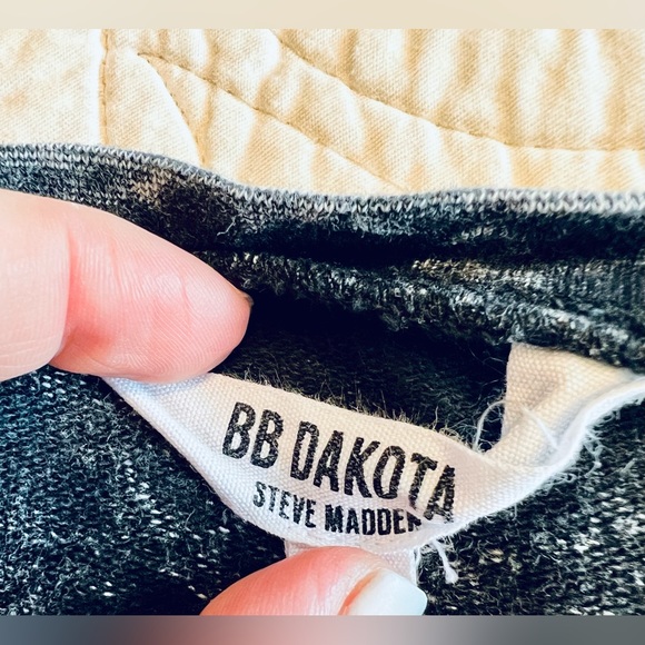 BB Dakota x Steve Madden Black Acid Wash Cropped Sweatshirt Size Medium - Picture 6 of 11